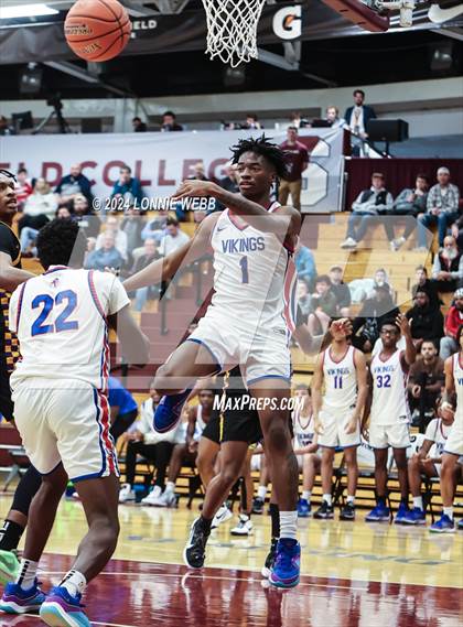 Thumbnail 1 in North Mecklenburg vs. Camden (Spalding Hoophall Classic) photogallery.