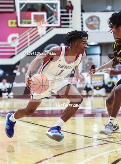 Thumbnail 3 in North Mecklenburg vs. Camden (Spalding Hoophall Classic) photogallery.