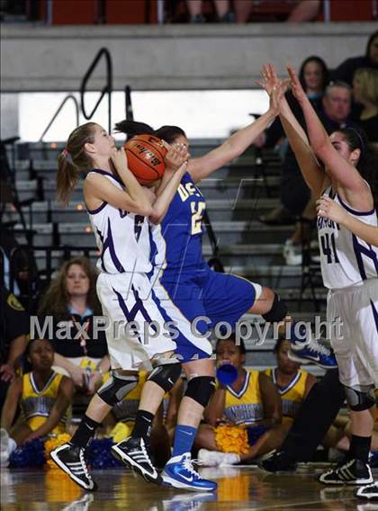 Thumbnail 3 in Canyon vs. Ozen (UIL 4A Semifinal) photogallery.