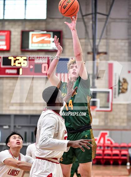 Thumbnail 1 in Mira Costa vs. Orange Lutheran (Nike Extravaganza) photogallery.