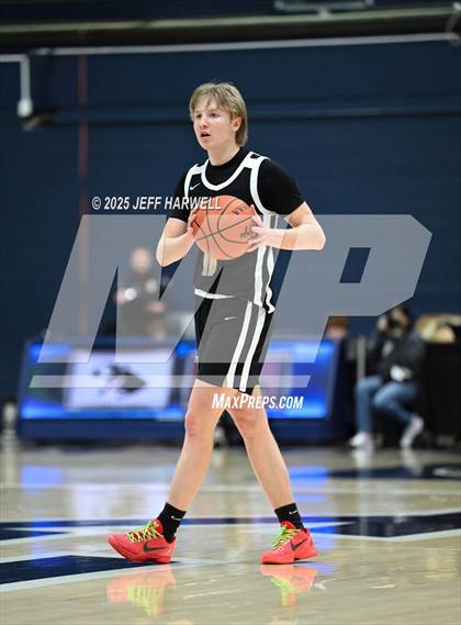 Thumbnail 3 in Perry vs. Harding (OHSAA Division 2 Regional Semifinal) photogallery.