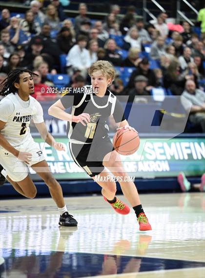 Thumbnail 1 in Perry vs. Harding (OHSAA Division 2 Regional Semifinal) photogallery.