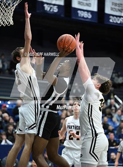 Thumbnail 2 in Perry vs. Harding (OHSAA Division 2 Regional Semifinal) photogallery.