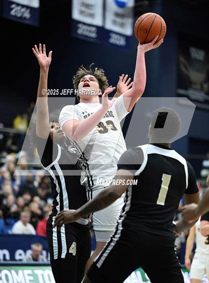 Thumbnail 1 in Perry vs. Harding (OHSAA Division 2 Regional Semifinal) photogallery.