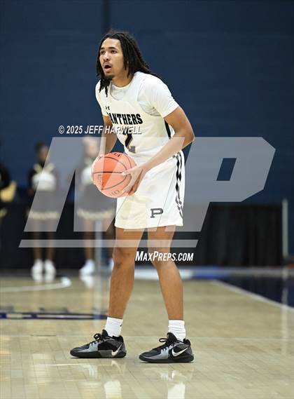 Thumbnail 1 in Perry vs. Harding (OHSAA Division 2 Regional Semifinal) photogallery.