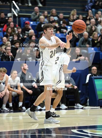 Thumbnail 1 in Perry vs. Harding (OHSAA Division 2 Regional Semifinal) photogallery.