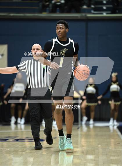 Thumbnail 2 in Perry vs. Harding (OHSAA Division 2 Regional Semifinal) photogallery.