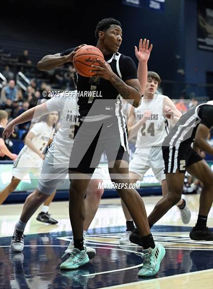 Thumbnail 1 in Perry vs. Harding (OHSAA Division 2 Regional Semifinal) photogallery.