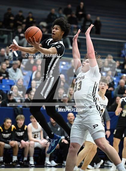 Thumbnail 1 in Perry vs. Harding (OHSAA Division 2 Regional Semifinal) photogallery.