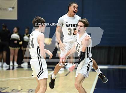Thumbnail 1 in Perry vs. Harding (OHSAA Division 2 Regional Semifinal) photogallery.