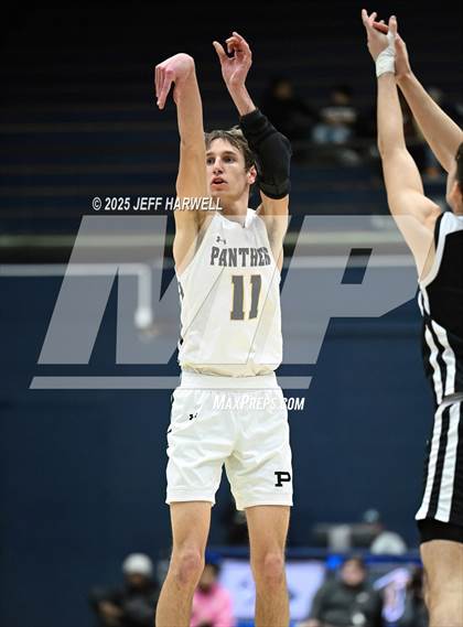 Thumbnail 3 in Perry vs. Harding (OHSAA Division 2 Regional Semifinal) photogallery.
