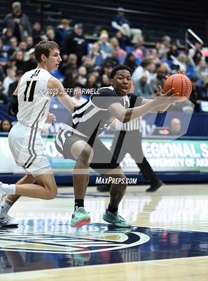 Thumbnail 2 in Perry vs. Harding (OHSAA Division 2 Regional Semifinal) photogallery.