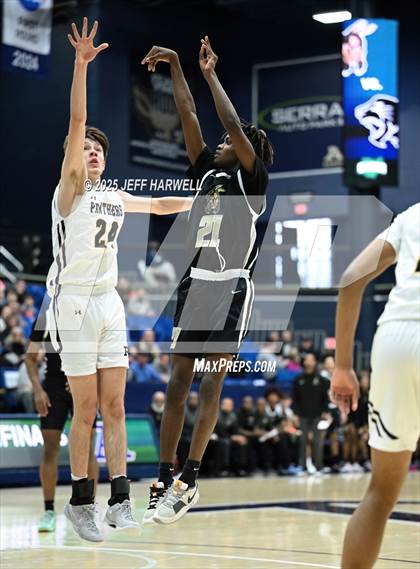 Thumbnail 2 in Perry vs. Harding (OHSAA Division 2 Regional Semifinal) photogallery.
