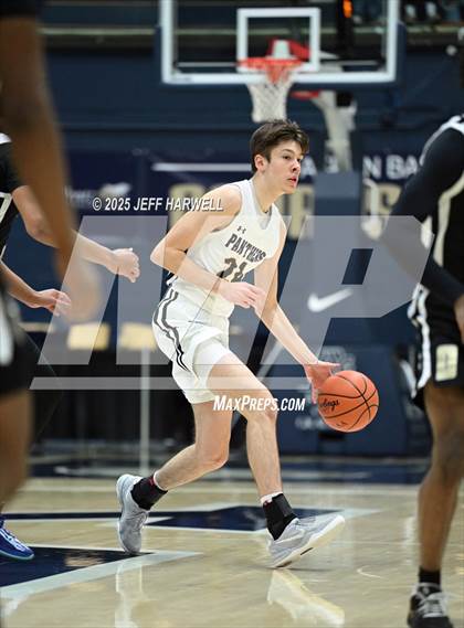 Thumbnail 1 in Perry vs. Harding (OHSAA Division 2 Regional Semifinal) photogallery.