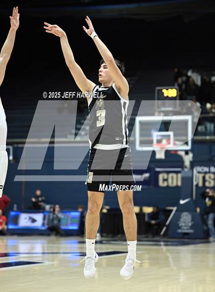 Thumbnail 3 in Perry vs. Harding (OHSAA Division 2 Regional Semifinal) photogallery.