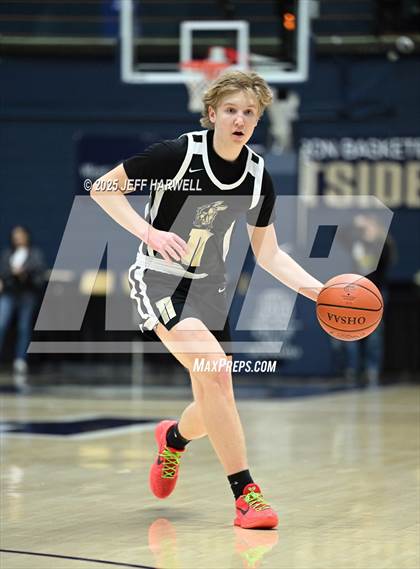 Thumbnail 1 in Perry vs. Harding (OHSAA Division 2 Regional Semifinal) photogallery.