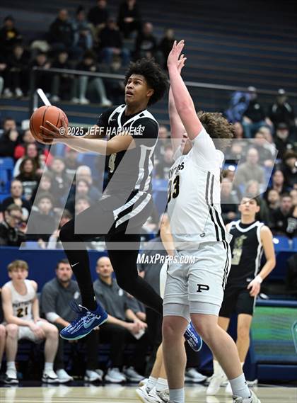 Thumbnail 2 in Perry vs. Harding (OHSAA Division 2 Regional Semifinal) photogallery.
