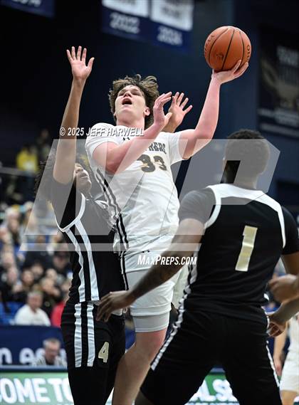 Thumbnail 3 in Perry vs. Harding (OHSAA Division 2 Regional Semifinal) photogallery.