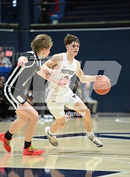 Thumbnail 2 in Perry vs. Harding (OHSAA Division 2 Regional Semifinal) photogallery.