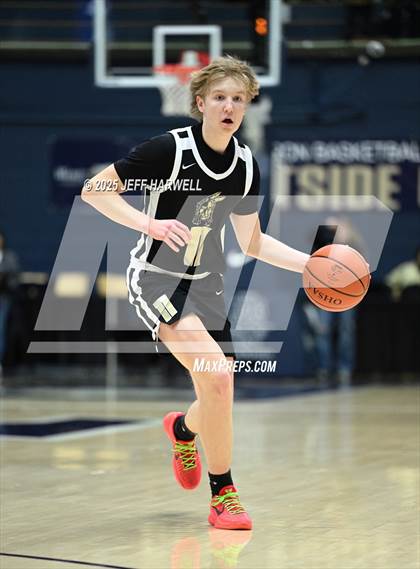 Thumbnail 2 in Perry vs. Harding (OHSAA Division 2 Regional Semifinal) photogallery.