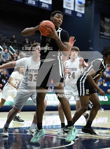 Thumbnail 3 in Perry vs. Harding (OHSAA Division 2 Regional Semifinal) photogallery.