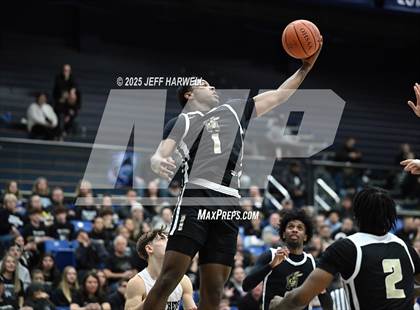 Thumbnail 2 in Perry vs. Harding (OHSAA Division 2 Regional Semifinal) photogallery.