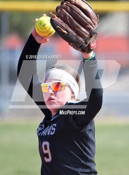 Thumbnail 2 in Cimarron-Memorial vs Faith Lutheran photogallery.