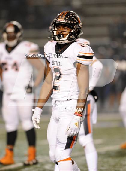 Thumbnail 3 in Central vs. Sierra Canyon (CIF State D1AA Final) photogallery.