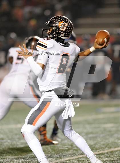 Thumbnail 2 in Central vs. Sierra Canyon (CIF State D1AA Final) photogallery.