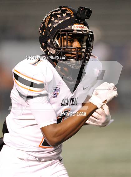 Thumbnail 1 in Central vs. Sierra Canyon (CIF State D1AA Final) photogallery.