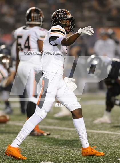 Thumbnail 3 in Central vs. Sierra Canyon (CIF State D1AA Final) photogallery.