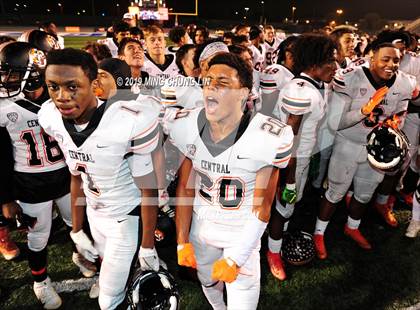 Thumbnail 3 in Central vs. Sierra Canyon (CIF State D1AA Final) photogallery.