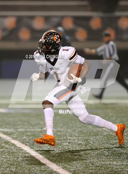 Thumbnail 2 in Central vs. Sierra Canyon (CIF State D1AA Final) photogallery.