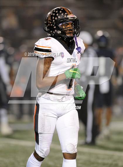 Thumbnail 1 in Central vs. Sierra Canyon (CIF State D1AA Final) photogallery.