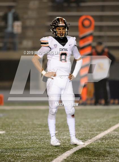 Thumbnail 3 in Central vs. Sierra Canyon (CIF State D1AA Final) photogallery.