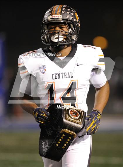 Thumbnail 1 in Central vs. Sierra Canyon (CIF State D1AA Final) photogallery.