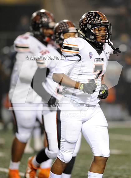 Thumbnail 3 in Central vs. Sierra Canyon (CIF State D1AA Final) photogallery.