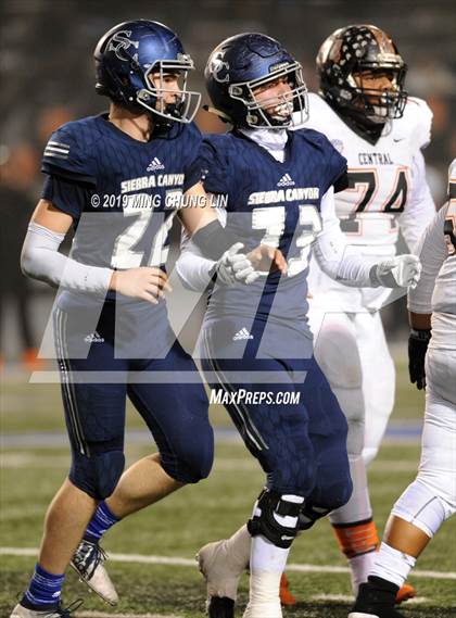 Thumbnail 2 in Central vs. Sierra Canyon (CIF State D1AA Final) photogallery.