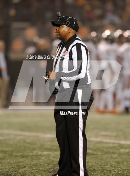 Thumbnail 2 in Central vs. Sierra Canyon (CIF State D1AA Final) photogallery.