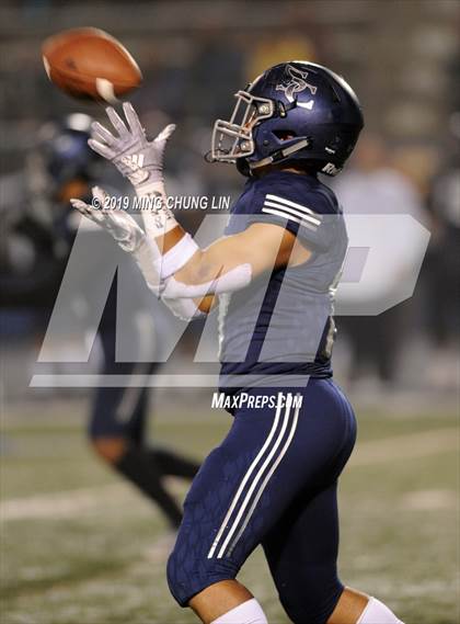 Thumbnail 3 in Central vs. Sierra Canyon (CIF State D1AA Final) photogallery.