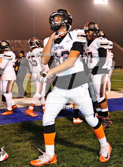 Thumbnail 1 in Central vs. Sierra Canyon (CIF State D1AA Final) photogallery.