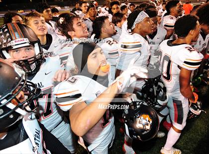 Thumbnail 1 in Central vs. Sierra Canyon (CIF State D1AA Final) photogallery.