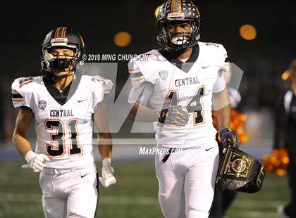 Thumbnail 2 in Central vs. Sierra Canyon (CIF State D1AA Final) photogallery.