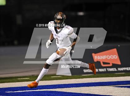 Thumbnail 3 in Central vs. Sierra Canyon (CIF State D1AA Final) photogallery.