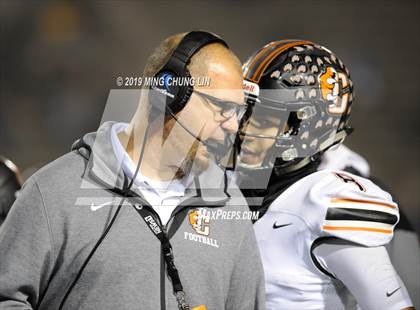 Thumbnail 1 in Central vs. Sierra Canyon (CIF State D1AA Final) photogallery.