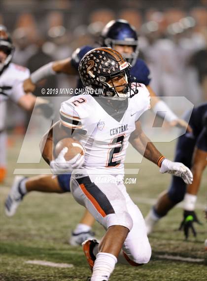 Thumbnail 3 in Central vs. Sierra Canyon (CIF State D1AA Final) photogallery.