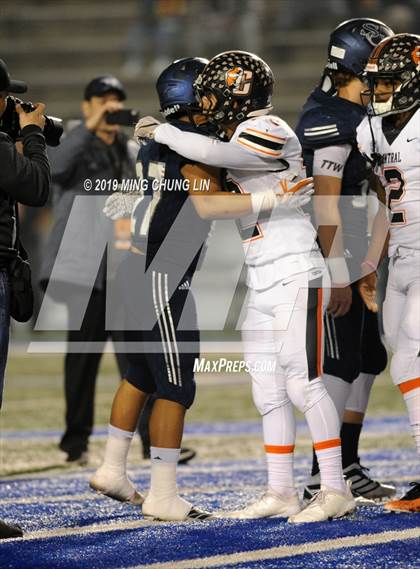 Thumbnail 2 in Central vs. Sierra Canyon (CIF State D1AA Final) photogallery.