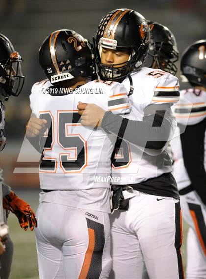 Thumbnail 3 in Central vs. Sierra Canyon (CIF State D1AA Final) photogallery.
