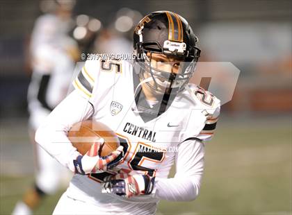 Thumbnail 3 in Central vs. Sierra Canyon (CIF State D1AA Final) photogallery.
