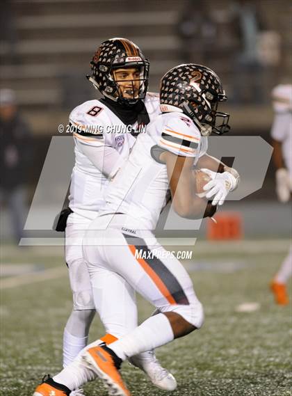 Thumbnail 2 in Central vs. Sierra Canyon (CIF State D1AA Final) photogallery.